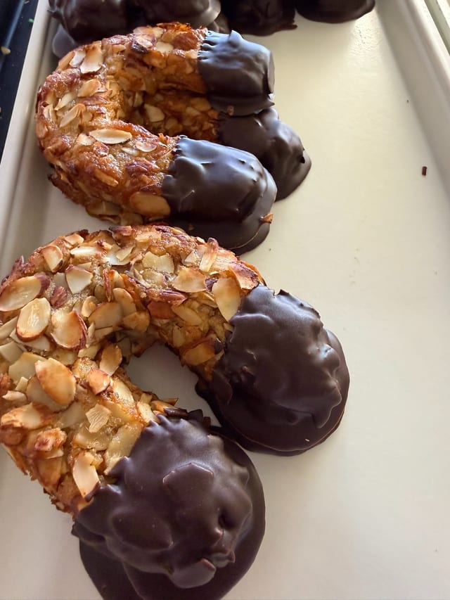 Almond Horn.